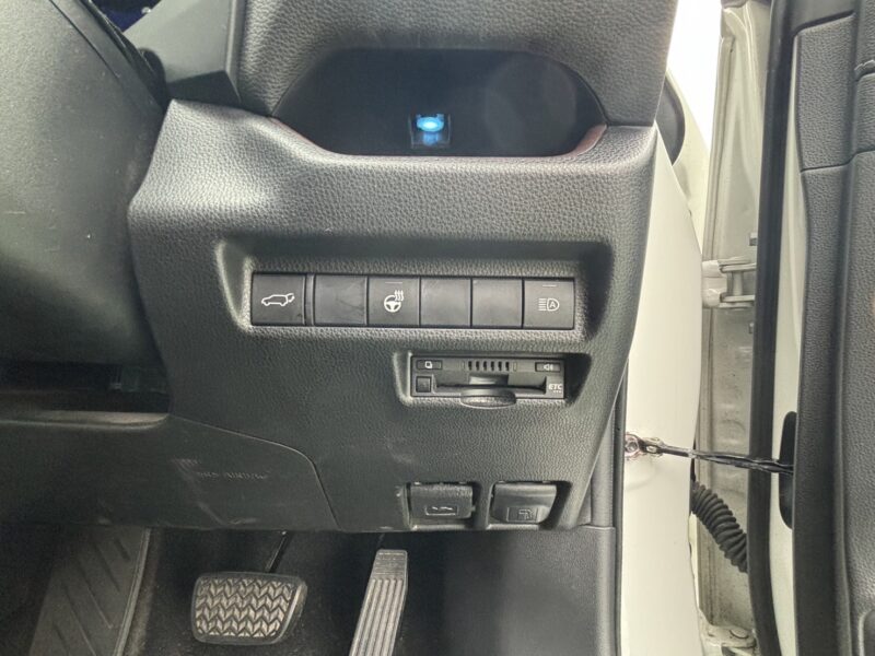 RAV4 G Zパッケージ 4WD★R5税金完納★衝突軽減ブレーキ★ミラーモニター★レザーシート★純正ナビ★シートヒーター★極上車★業界最安画像17