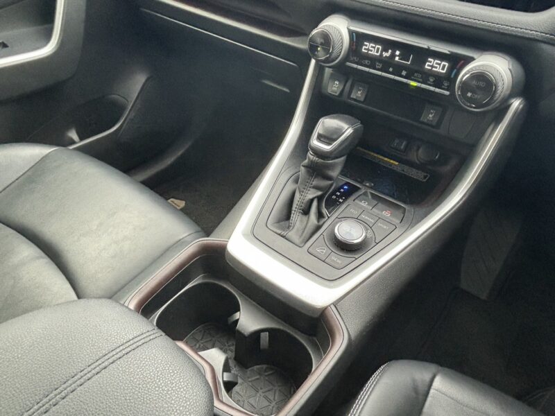 RAV4 G Zパッケージ 4WD★R5税金完納★衝突軽減ブレーキ★ミラーモニター★レザーシート★純正ナビ★シートヒーター★極上車★業界最安画像20