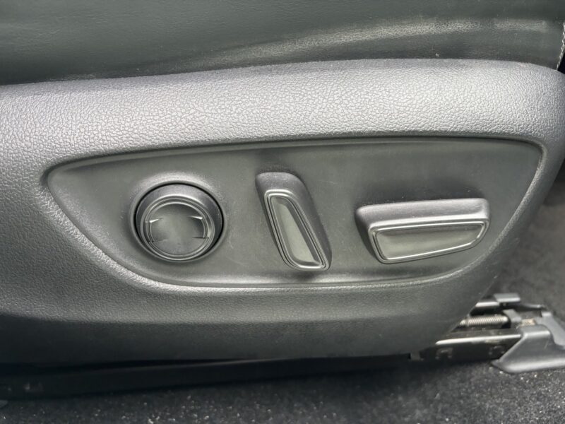 RAV4 G Zパッケージ 4WD★R5税金完納★衝突軽減ブレーキ★ミラーモニター★レザーシート★純正ナビ★シートヒーター★極上車★業界最安画像24