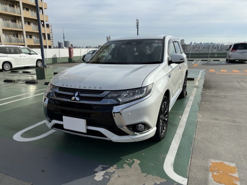 アウトランダー PHEV Gプレミアムパッケージ★サンルーフ★4WD★360°カメラ業界最安画像0