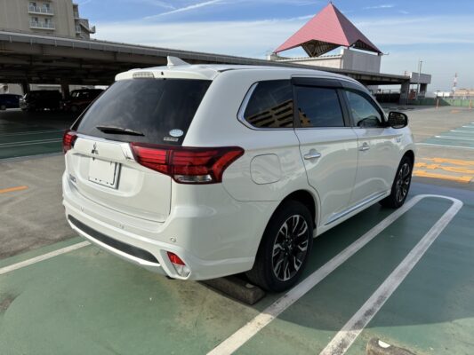 アウトランダー PHEV Gプレミアムパッケージ★サンルーフ★4WD★360°カメラ業界最安画像6