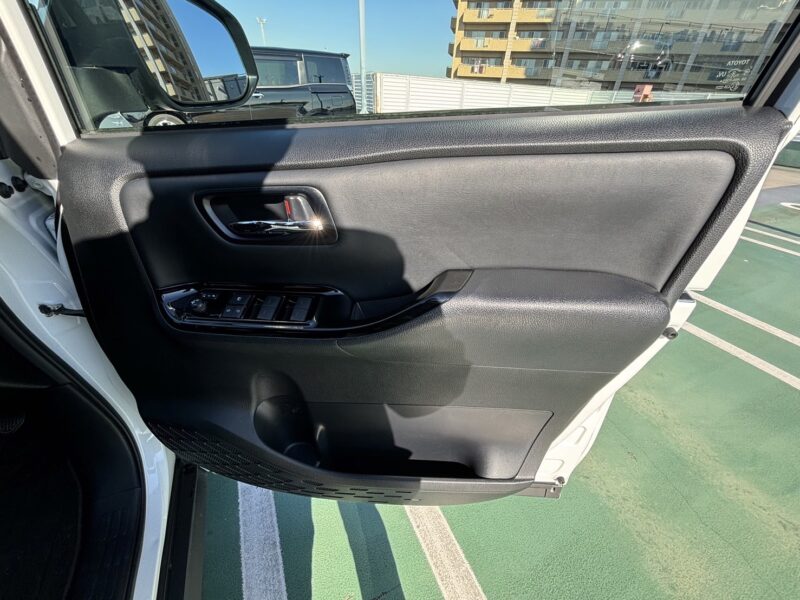 ノア SI W×BⅢ★大人気★両側電動スライド★オートドライブ★業界最安画像9