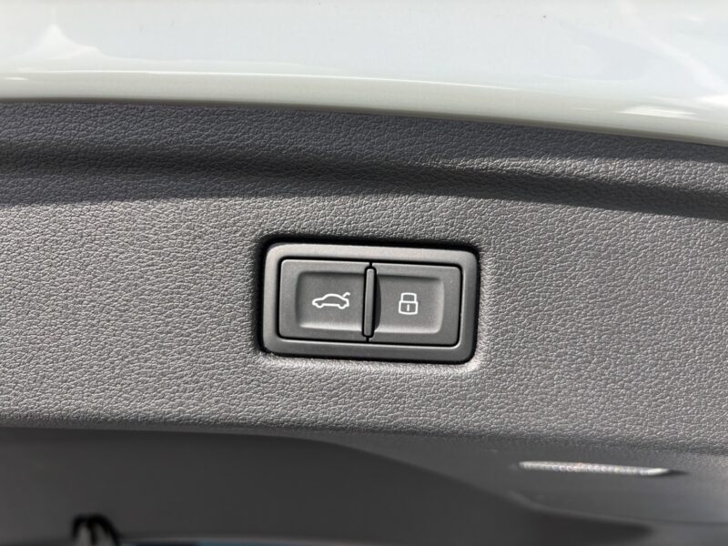 アウディ A5スポーツバック 35TDI アドバンスト★R6税金完納★極良極美★360°カメラ★黒レザー★メーターナビ★現行モデル★業界最安画像9