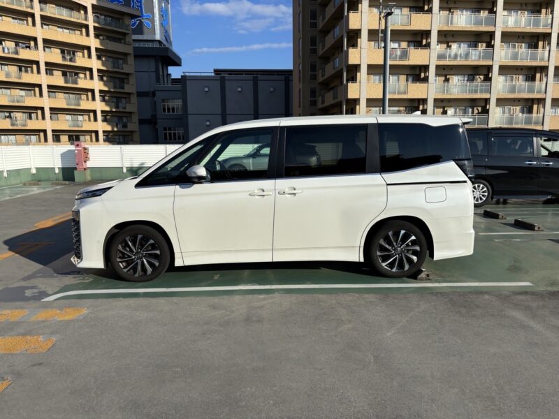 ヴォクシー S-Z ハイブリッド★R6税金完納★ワンオーナー★後席モニター★360°カメラ★大人気★現行型★業界最安画像3