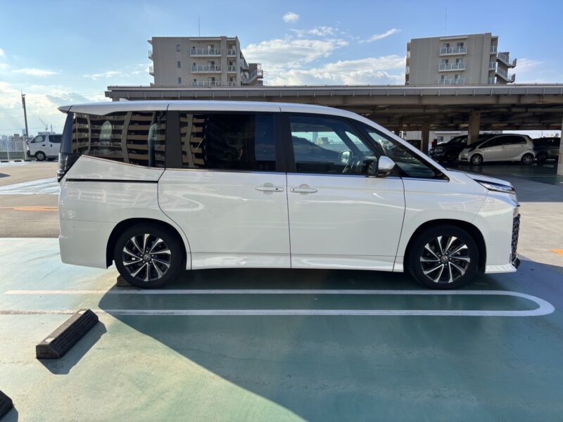 ヴォクシー S-Z ハイブリッド★R6税金完納★ワンオーナー★後席モニター★360°カメラ★大人気★現行型★業界最安画像4