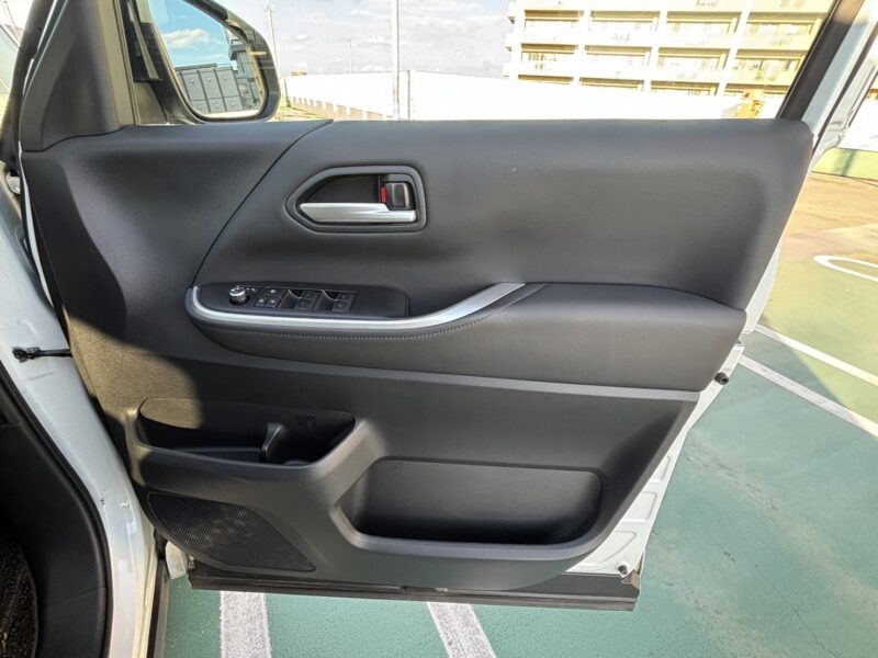 ヴォクシー S-Z ハイブリッド★R6税金完納★ワンオーナー★後席モニター★360°カメラ★大人気★現行型★業界最安画像11