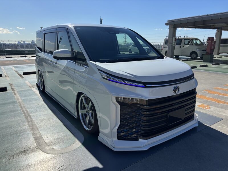 ヴォクシー S- Z KUHLレーシング コンプリート★R6税金完納★新車並み★KUHLコンプリート★エアサス★フルエアロ★19アルミ★360°カメラ★ミラーモニター★業界最安画像1