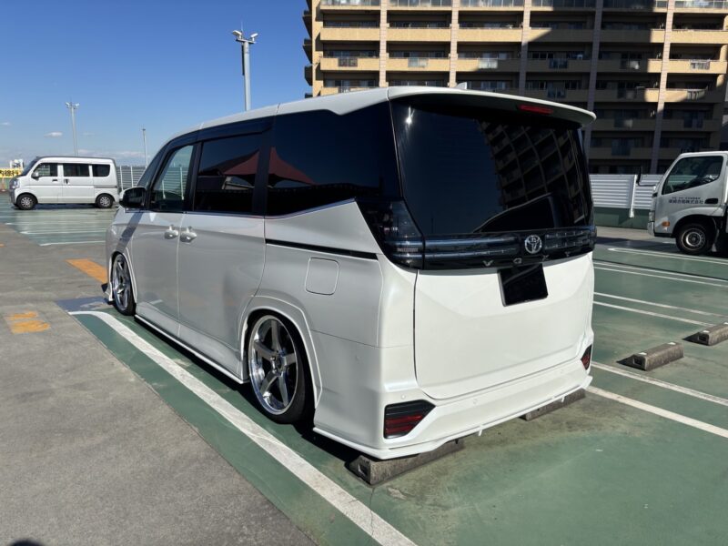 ヴォクシー S- Z KUHLレーシング コンプリート★R6税金完納★新車並み★KUHLコンプリート★エアサス★フルエアロ★19アルミ★360°カメラ★ミラーモニター★業界最安画像5