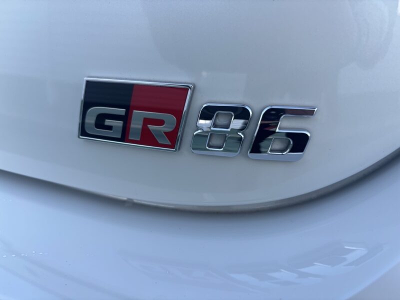 GR86 RZ 2.4 AT★R6税金完納★新車並★車検ロング★低走行★ドラレコ★走行中TV視聴★業界最安画像9