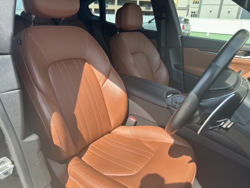 レヴァンテ 3.0 4WDベースグレード★R7税金完納★極良極美★ドラレコ★360°カメラ★ブラウンレザー★赤キャリ★可変マフラー★業界最安画像10