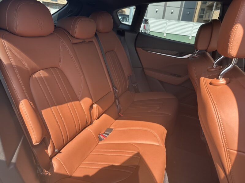 レヴァンテ 3.0 4WDベースグレード★R7税金完納★極良極美★ドラレコ★360°カメラ★ブラウンレザー★赤キャリ★可変マフラー★業界最安画像11