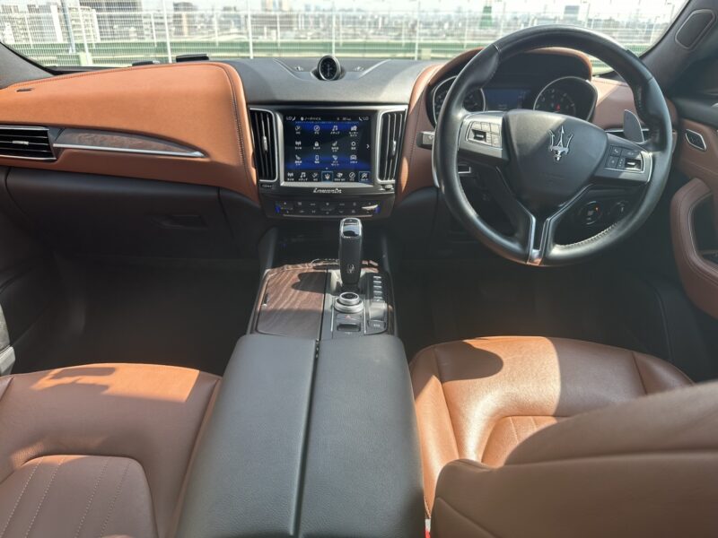 レヴァンテ 3.0 4WDベースグレード★R7税金完納★極良極美★ドラレコ★360°カメラ★ブラウンレザー★赤キャリ★可変マフラー★業界最安画像12