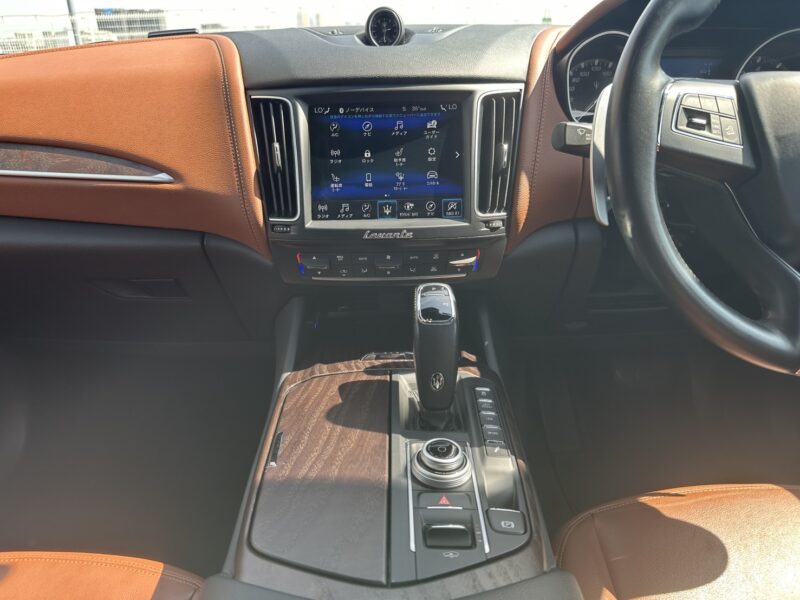 レヴァンテ 3.0 4WDベースグレード★R7税金完納★極良極美★ドラレコ★360°カメラ★ブラウンレザー★赤キャリ★可変マフラー★業界最安画像13