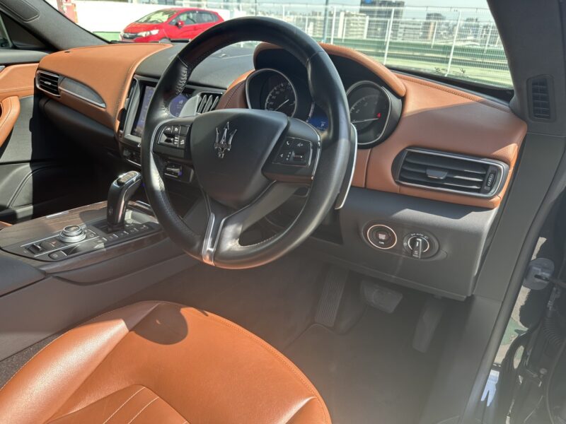 レヴァンテ 3.0 4WDベースグレード★R7税金完納★極良極美★ドラレコ★360°カメラ★ブラウンレザー★赤キャリ★可変マフラー★業界最安画像16