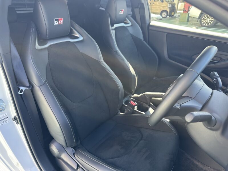 GRヤリス RZ ハイパフォーマンス 4WD★R7税金完納★新車並み★後期★極良極美★純正GRフルエアロ★カーボンルーフ★6MT★ハーフレザー★オートクルーズ★業界最安画像14
