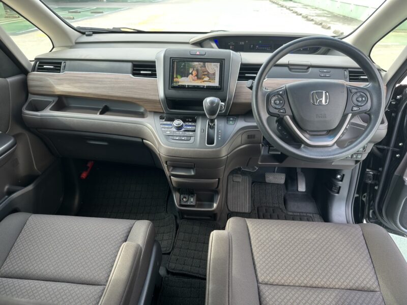 フリード 1.5 G★R7税金完納★車検ロング★ドラレコ★走行中TV視聴★シートヒーター★両側電動スライドドア★業界最安画像12