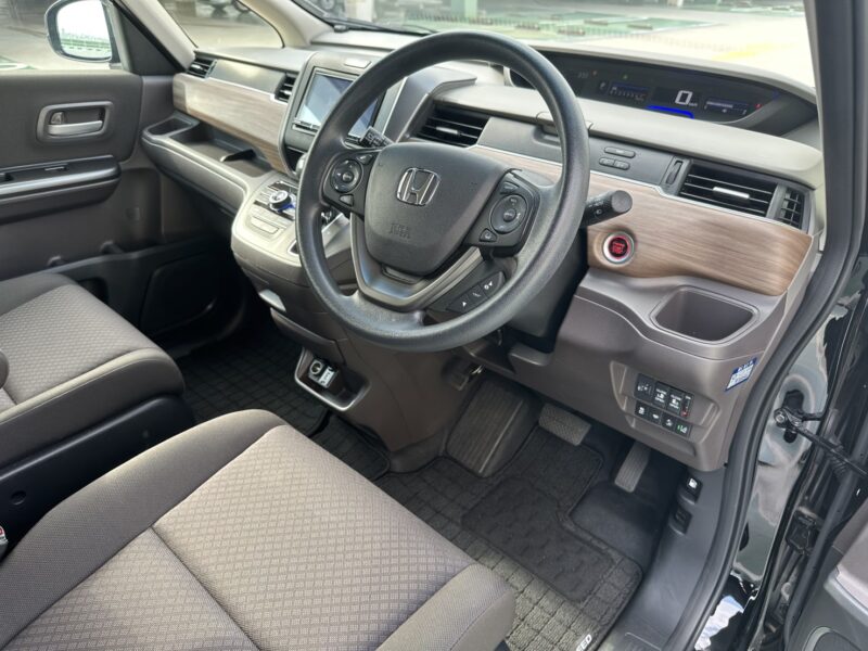 フリード 1.5 G★R7税金完納★車検ロング★ドラレコ★走行中TV視聴★シートヒーター★両側電動スライドドア★業界最安画像15