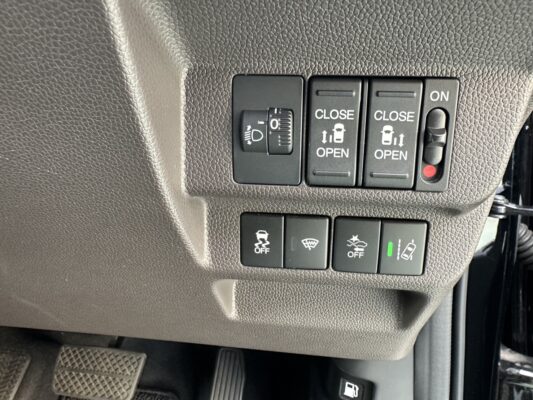 フリード 1.5 G★R7税金完納★車検ロング★ドラレコ★走行中TV視聴★シートヒーター★両側電動スライドドア★業界最安画像19